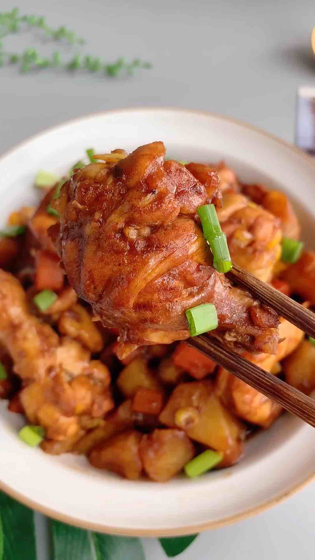 鮮蝦雞腿煲的做法-咸鮮味燉菜譜