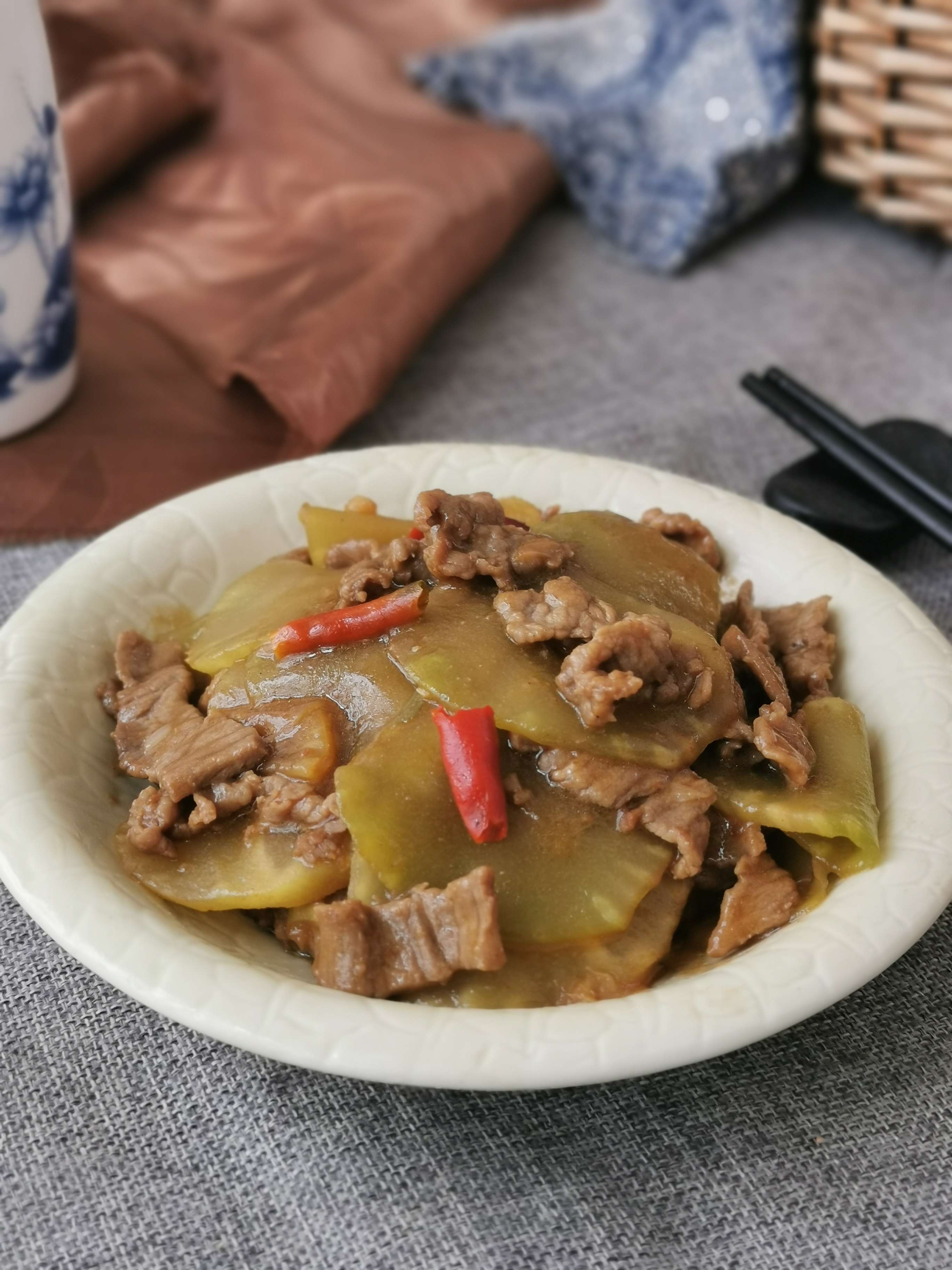 萵筍牛肉片的做法-咸鮮味炒菜譜-易網(wǎng)健康養(yǎng)生網(wǎng) 萵筍牛肉片的做法-咸鮮味炒菜譜