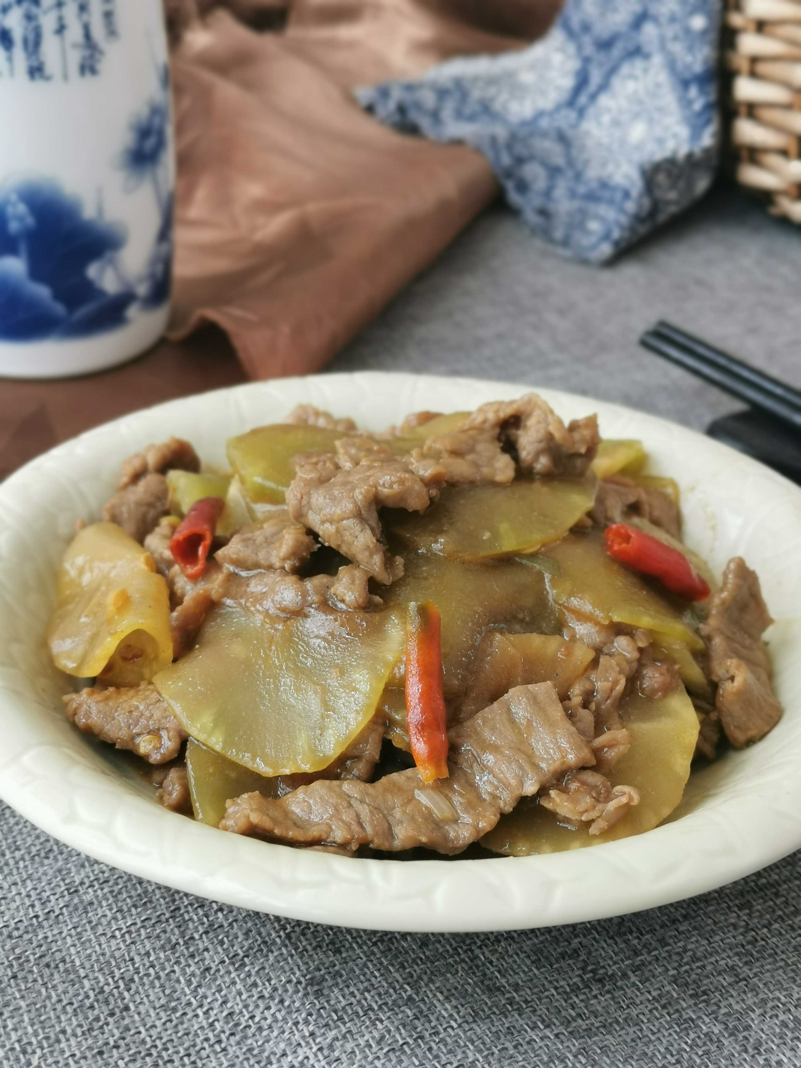 萵筍牛肉片的做法-咸鮮味炒菜譜-易網(wǎng)健康養(yǎng)生網(wǎng) 萵筍牛肉片的做法-咸鮮味炒菜譜