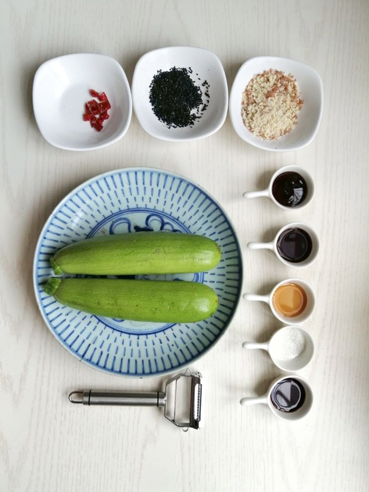 涼拌西葫蘆的做法-咸鮮味拌菜譜-易網<a href=http://www.aoa7937.com/ target=_blank class=infotextkey>健康養生</a>網 涼拌西葫蘆的做法-咸鮮味拌菜譜