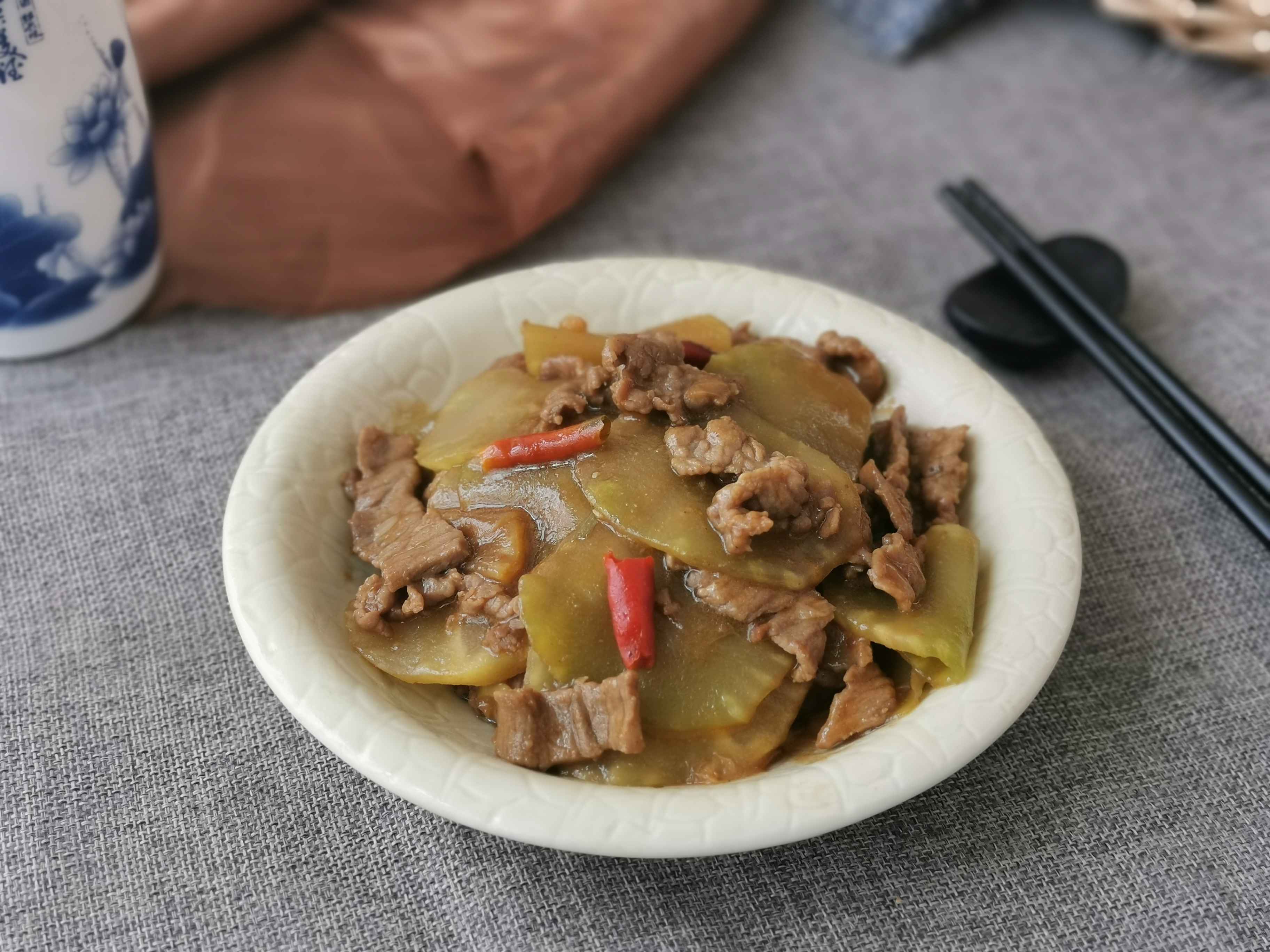 萵筍牛肉片的做法-咸鮮味炒菜譜-易網(wǎng)健康養(yǎng)生網(wǎng) 萵筍牛肉片的做法-咸鮮味炒菜譜