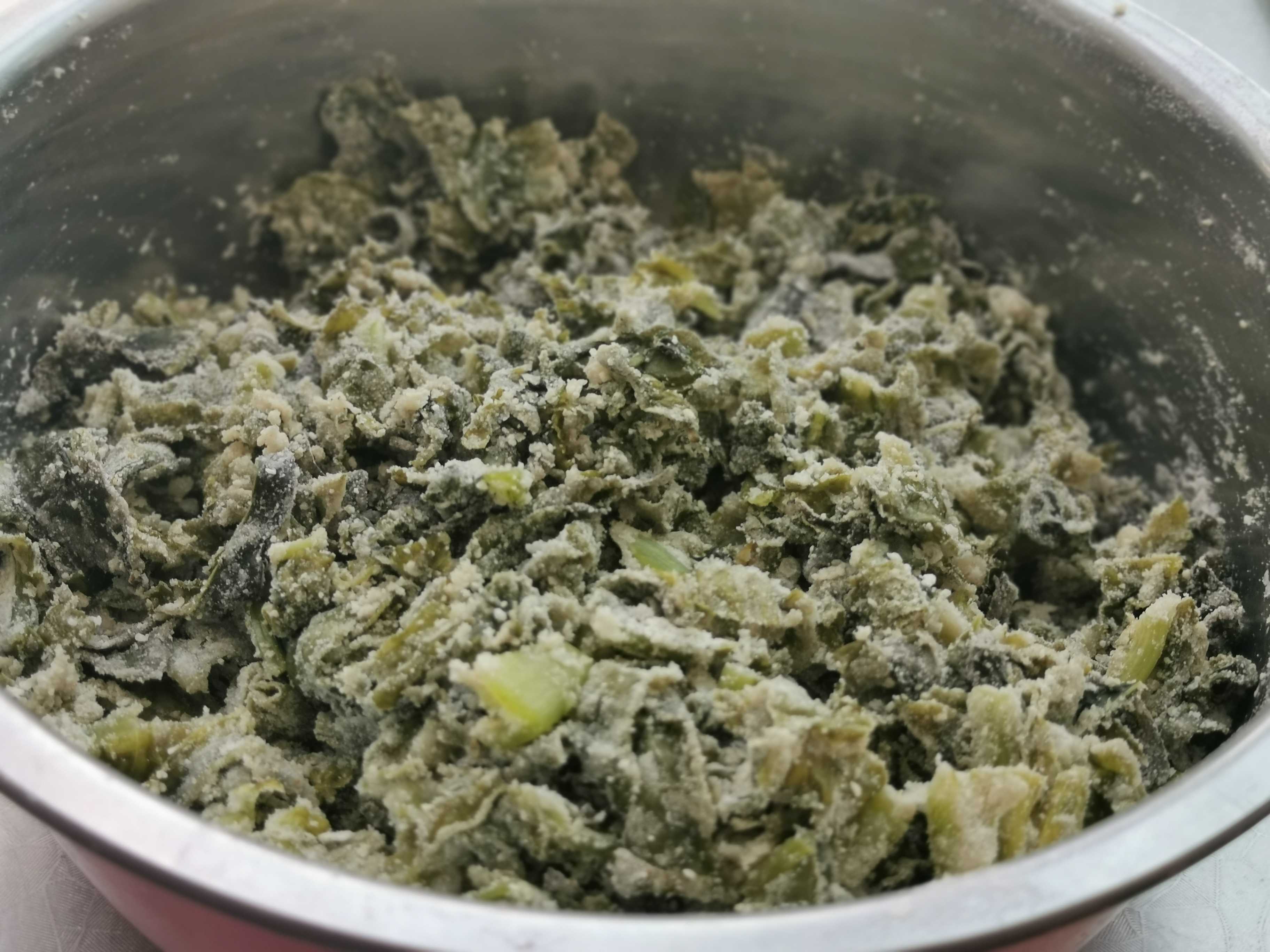 老干媽萵筍葉撥爛子的做法-香辣味蒸菜譜