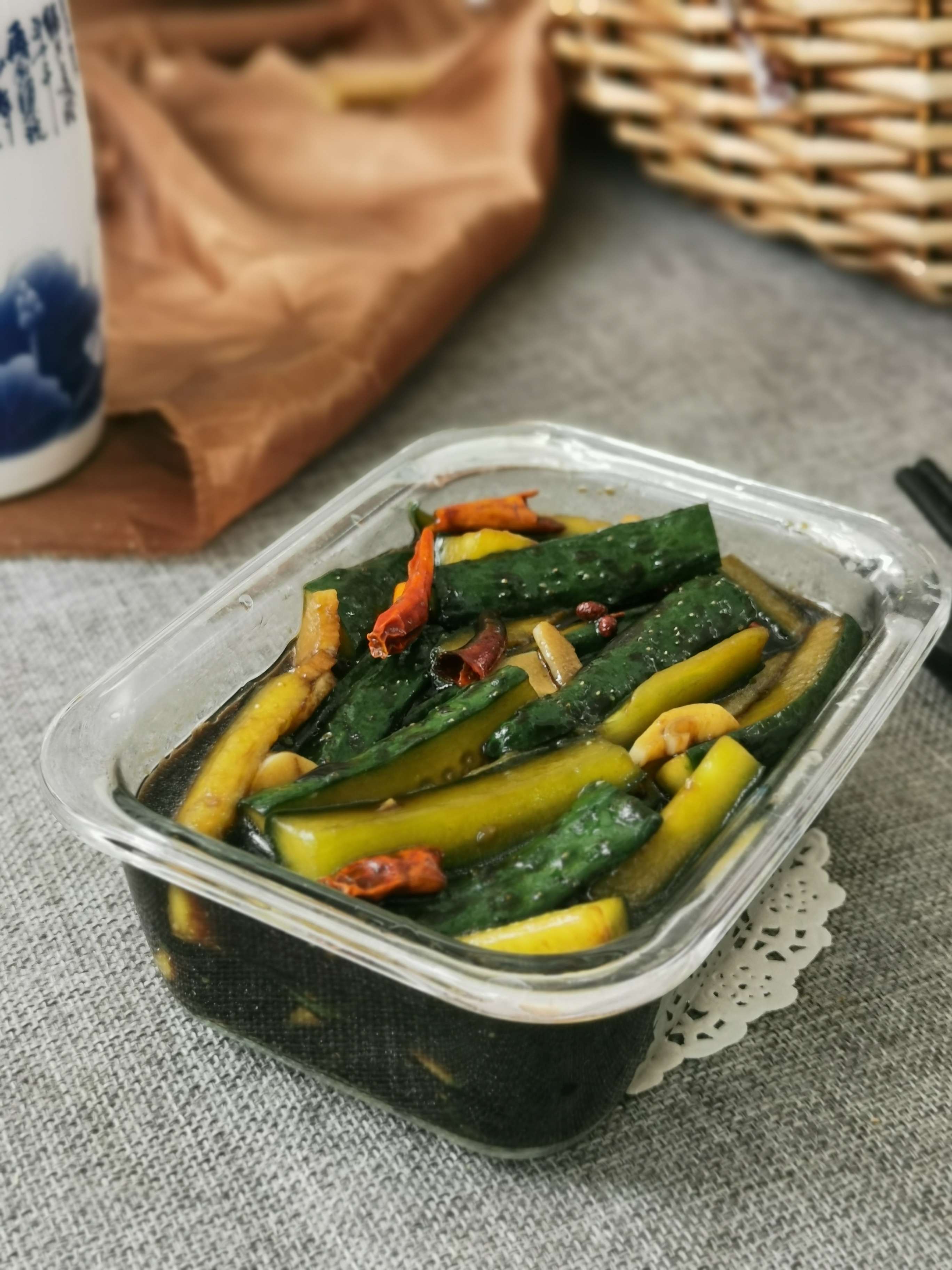 酸辣黃瓜條的做法-酸辣味腌菜譜-易網健康養生網 酸辣黃瓜條的做法-酸辣味腌菜譜