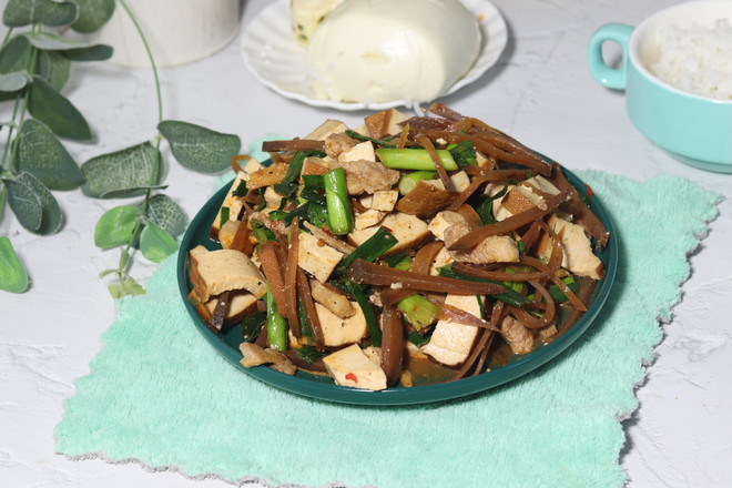 襄陽大頭菜炒豆干的做法-家常味炒菜譜-易網健康養生網 襄陽大頭菜炒豆干的做法-家常味炒菜譜