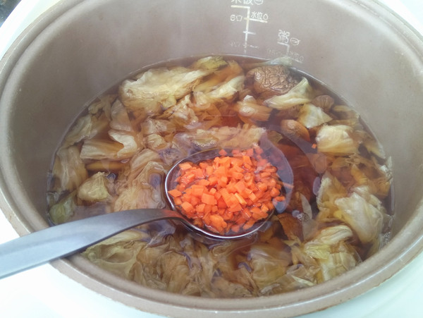 松茸煲大白菜的做法-咸鮮味煲菜譜