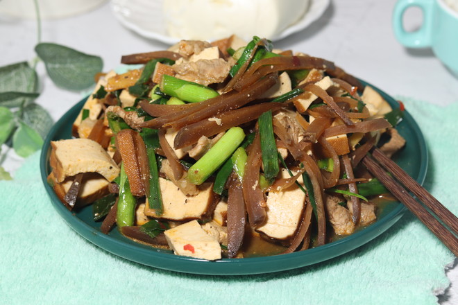 襄陽大頭菜炒豆干的做法-家常味炒菜譜-易網健康養生網 襄陽大頭菜炒豆干的做法-家常味炒菜譜