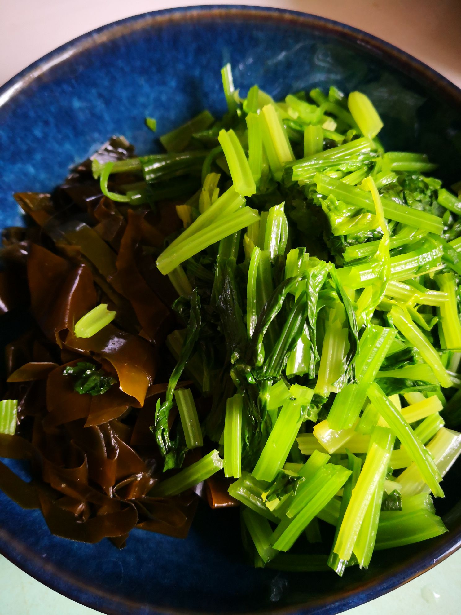 芹菜拌海帶的做法-家常味拌菜譜
