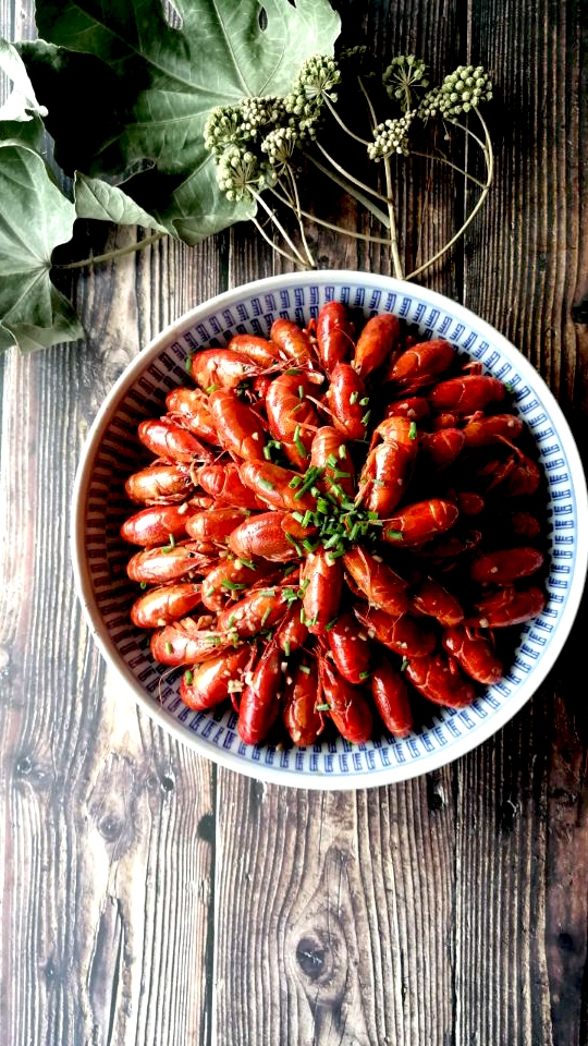蒜蓉小龍蝦的做法-蒜香味炒菜譜