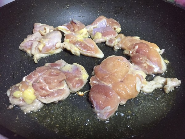 芝麻煎雞腿的做法-咸鮮味煎菜譜