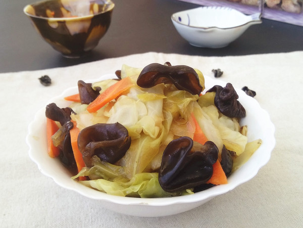 黑木耳燒圓白菜的做法-家常味燒菜譜-易網健康養生網 黑木耳燒圓白菜的做法-家常味燒菜譜