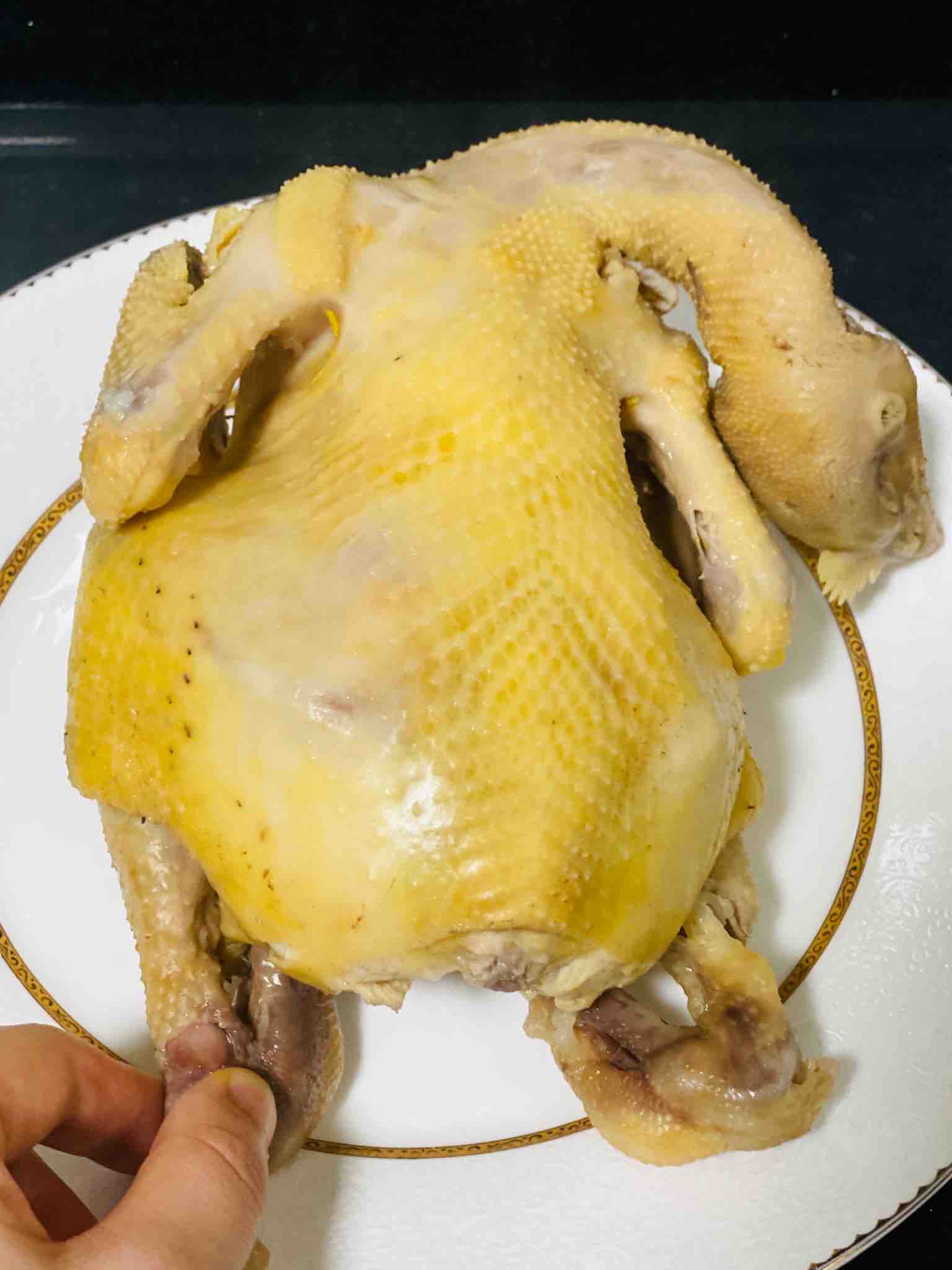 鮮嫩爽口之白切雞的做法-咸鮮味煮菜譜