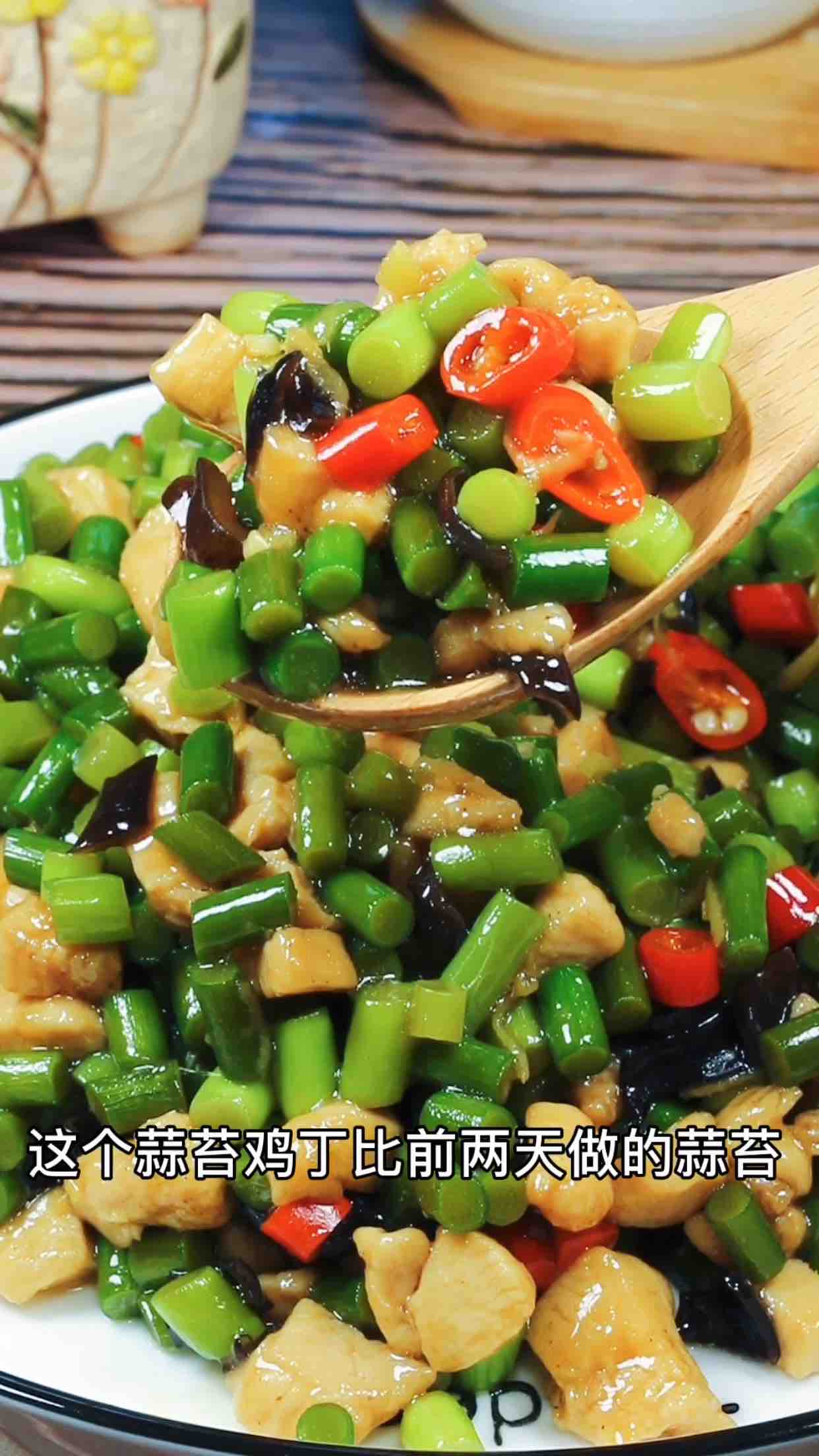 蒜苔雞丁的做法-家常味炒菜譜-易網健康養生網 蒜苔雞丁的做法-家常味炒菜譜