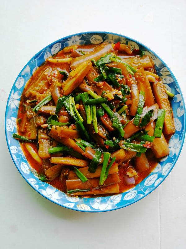 茄子炒韭菜的做法-家常味炒菜譜-易網健康養生網 茄子炒韭菜的做法-家常味炒菜譜