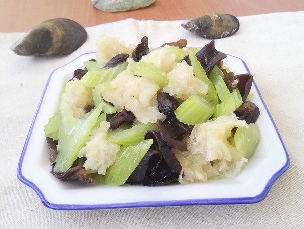 魚鰾炒西芹的做法-咸鮮味炒菜譜-易網健康養生網 魚鰾炒西芹的做法-咸鮮味炒菜譜