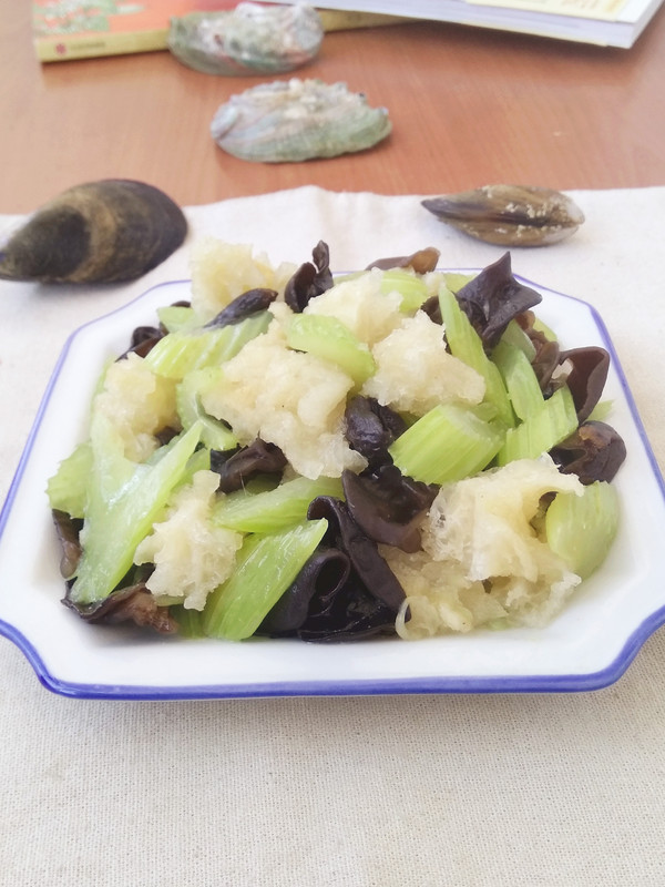 魚鰾炒西芹的做法-咸鮮味炒菜譜-易網健康養生網 魚鰾炒西芹的做法-咸鮮味炒菜譜
