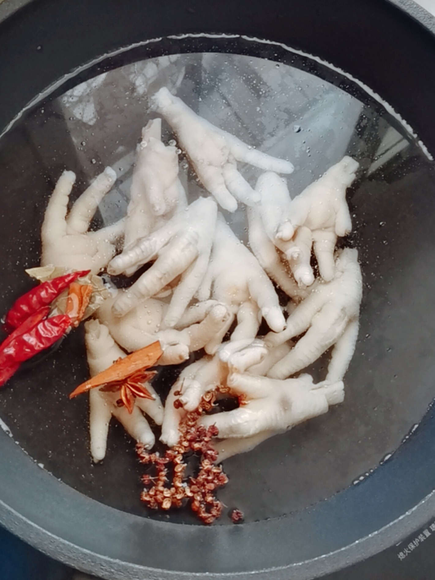 酸辣鳳爪的做法-酸辣味煮菜譜