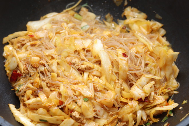 粉絲肉末包菜的做法-家常味炒菜譜-易網(wǎng)健康養(yǎng)生網(wǎng) 粉絲肉末包菜的做法-家常味炒菜譜