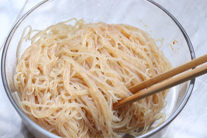 粉絲肉末包菜的做法-家常味炒菜譜-易網(wǎng)健康養(yǎng)生網(wǎng) 粉絲肉末包菜的做法-家常味炒菜譜