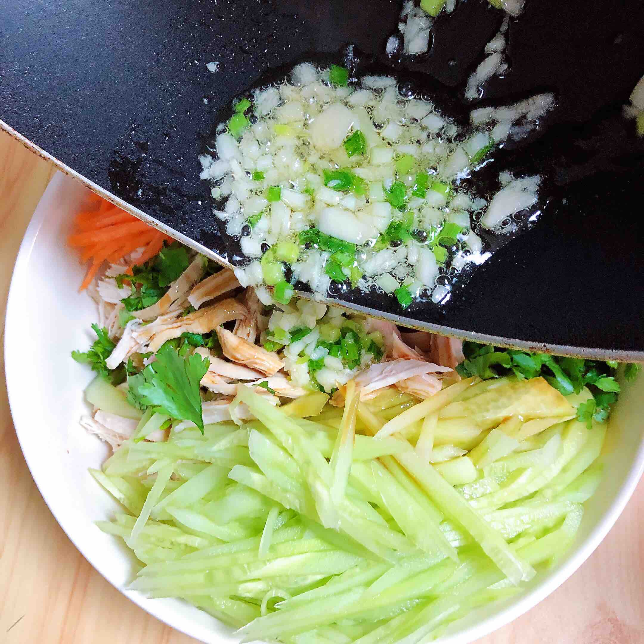 涼拌手撕雞胸肉的做法-酸甜味拌菜譜-易網健康養生網 涼拌手撕雞胸肉的做法-酸甜味拌菜譜
