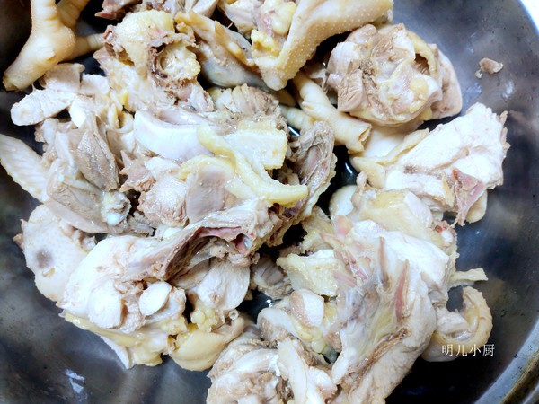 燉雞的做法-家常味燉菜譜-易網<a href=http://www.aoa7937.com/ target=_blank class=infotextkey>健康養生</a>網 燉雞的做法-家常味燉菜譜