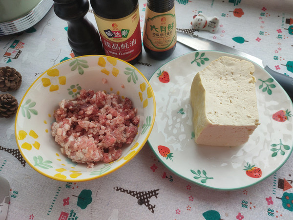 豆腐釀肉的做法-家常味煎菜譜-易網<a href=http://www.aoa7937.com/ target=_blank class=infotextkey>健康養生</a>網 豆腐釀肉的做法-家常味煎菜譜