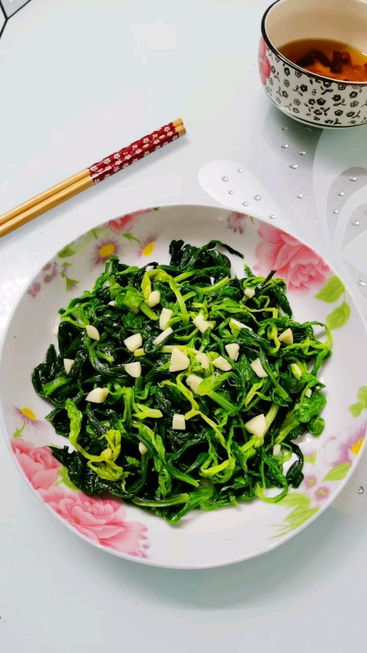 涼拌芹菜葉的做法-咸鮮味拌菜譜