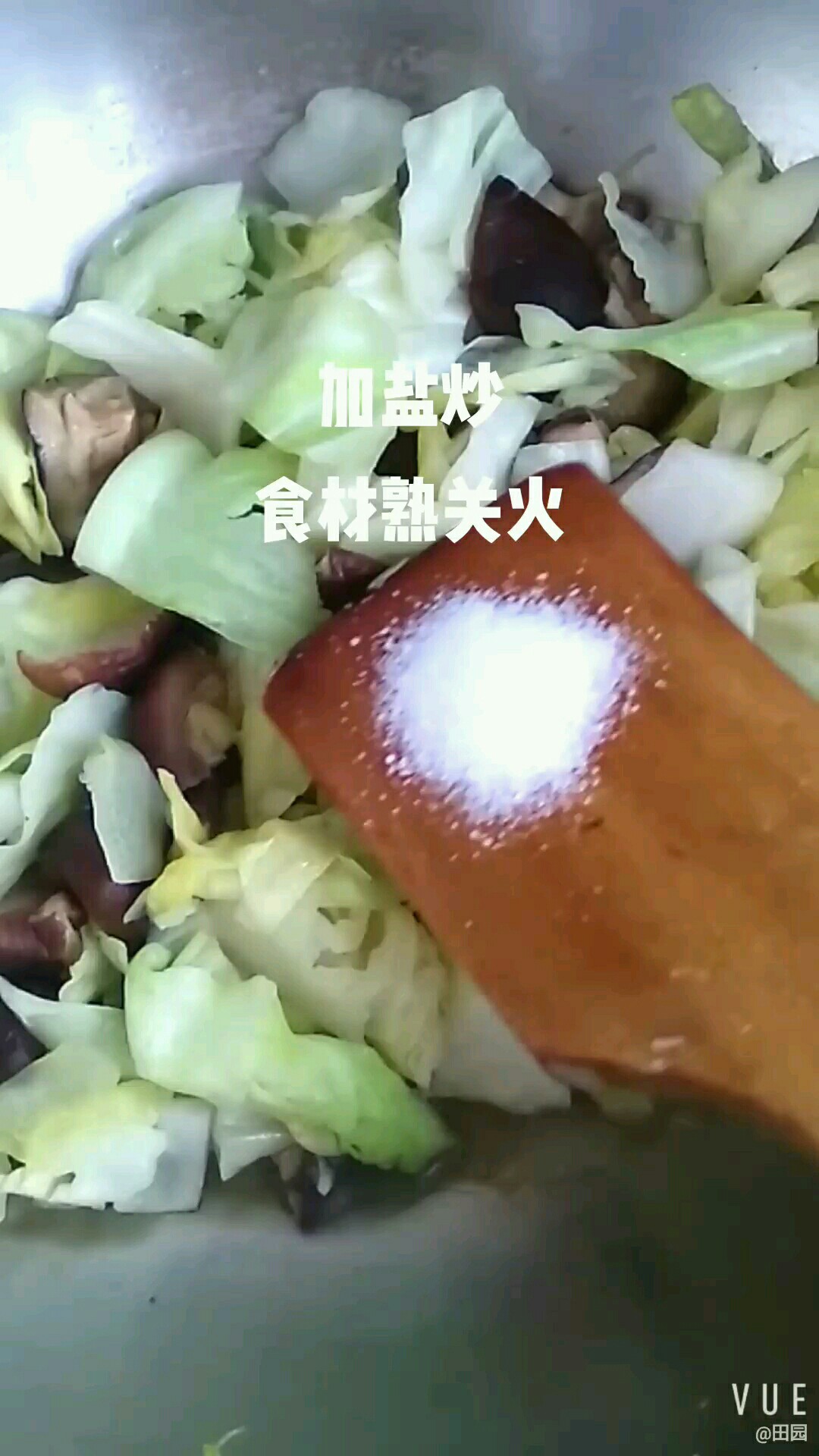 香菇炒圓白菜的做法-家常味炒菜譜