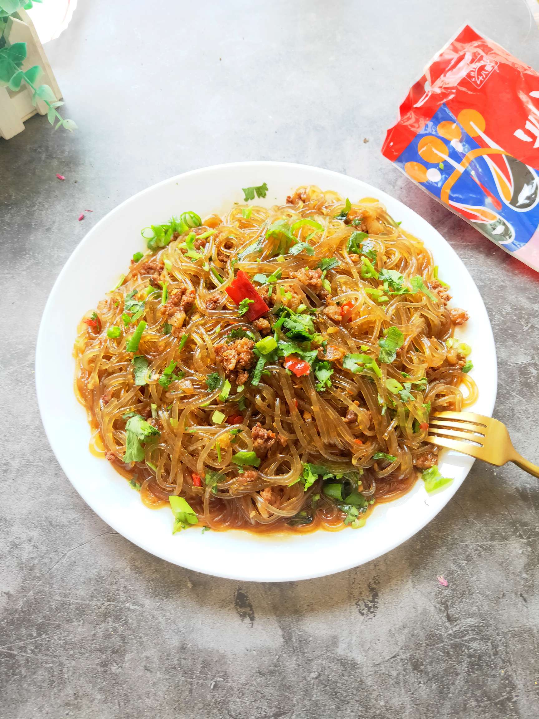 肉沫粉條的做法-咸鮮味炒菜譜-易網健康養生網 肉沫粉條的做法-咸鮮味炒菜譜