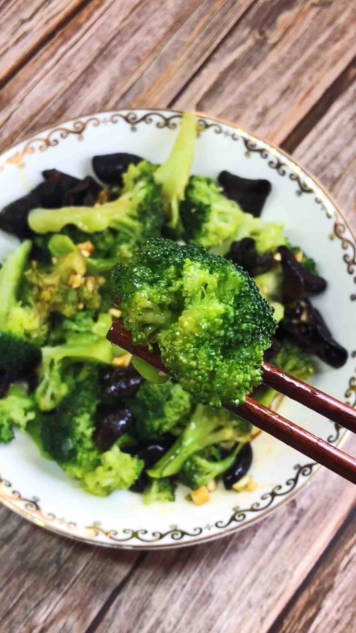 清蒸西蘭花的做法-家常味蒸菜譜-易網(wǎng)健康養(yǎng)生網(wǎng) 清蒸西蘭花的做法-家常味蒸菜譜