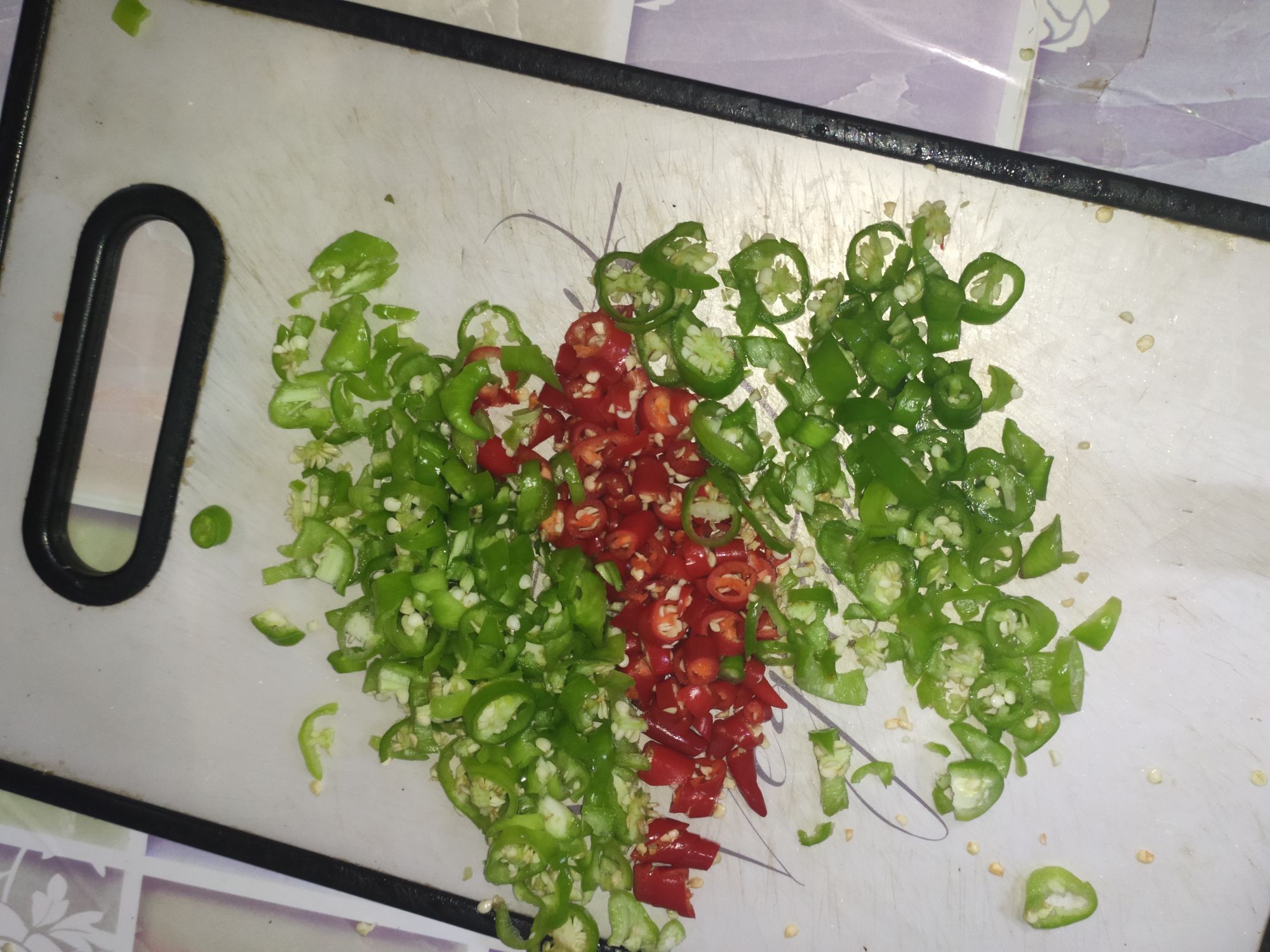酸辣雷魚的做法-酸辣味燉菜譜