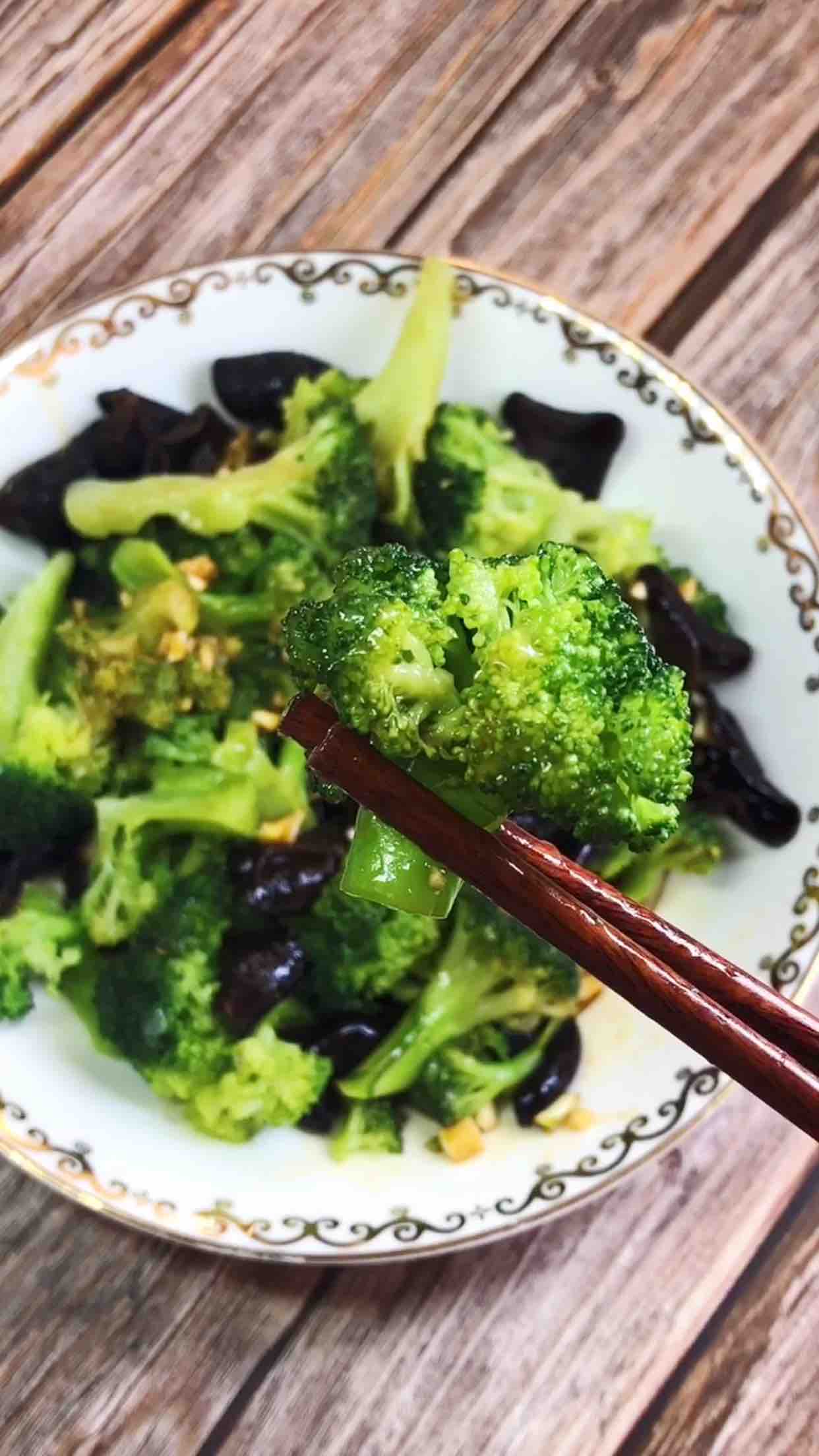清蒸西蘭花的做法-家常味蒸菜譜-易網(wǎng)健康養(yǎng)生網(wǎng) 清蒸西蘭花的做法-家常味蒸菜譜