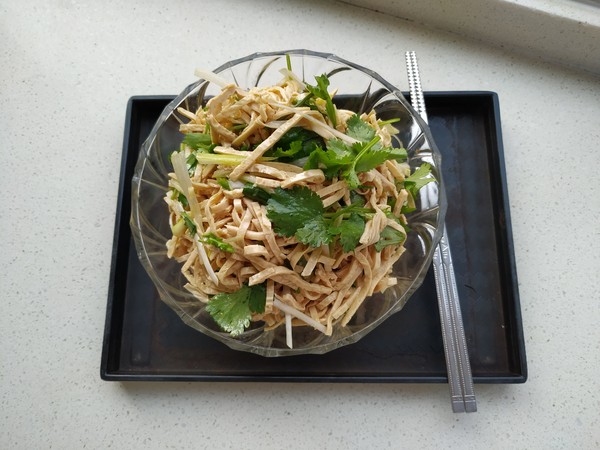 涼拌豆腐絲的做法-家常味拌菜譜-易網(wǎng)健康養(yǎng)生網(wǎng) 涼拌豆腐絲的做法-家常味拌菜譜