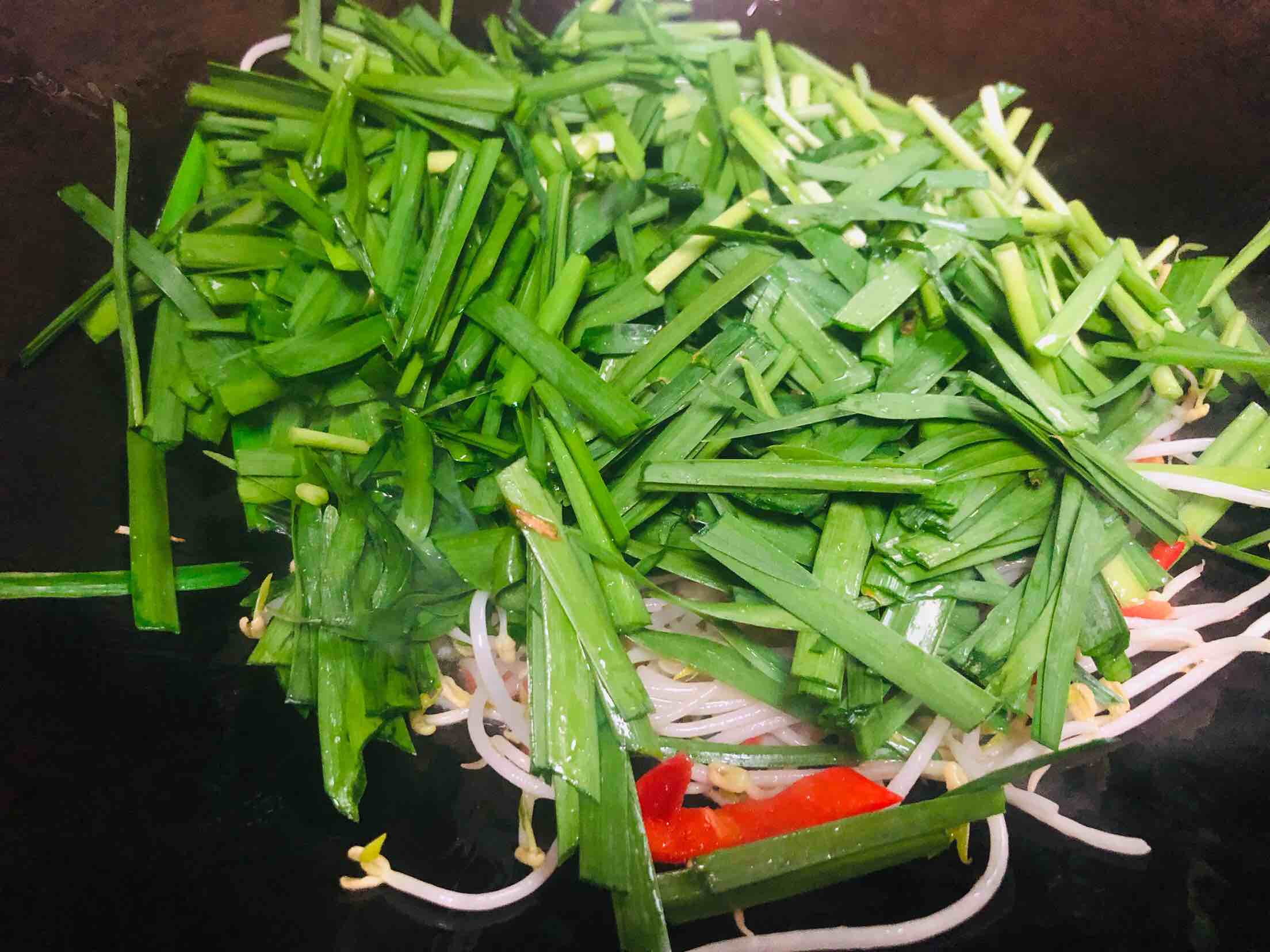 綠豆芽炒韭菜的做法-家常味炒菜譜