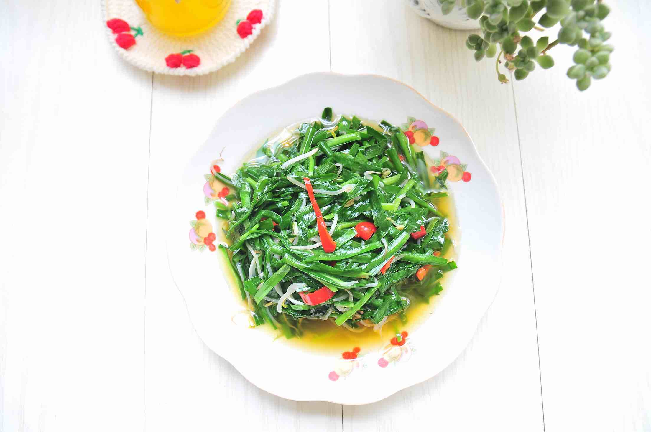 綠豆芽炒韭菜的做法-家常味炒菜譜-易網健康養生網 綠豆芽炒韭菜的做法-家常味炒菜譜