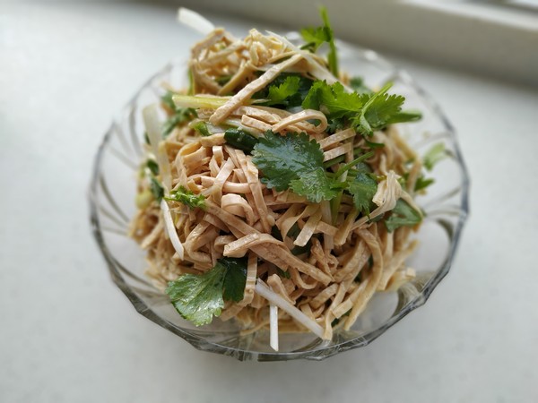涼拌豆腐絲的做法-家常味拌菜譜-易網(wǎng)健康養(yǎng)生網(wǎng) 涼拌豆腐絲的做法-家常味拌菜譜