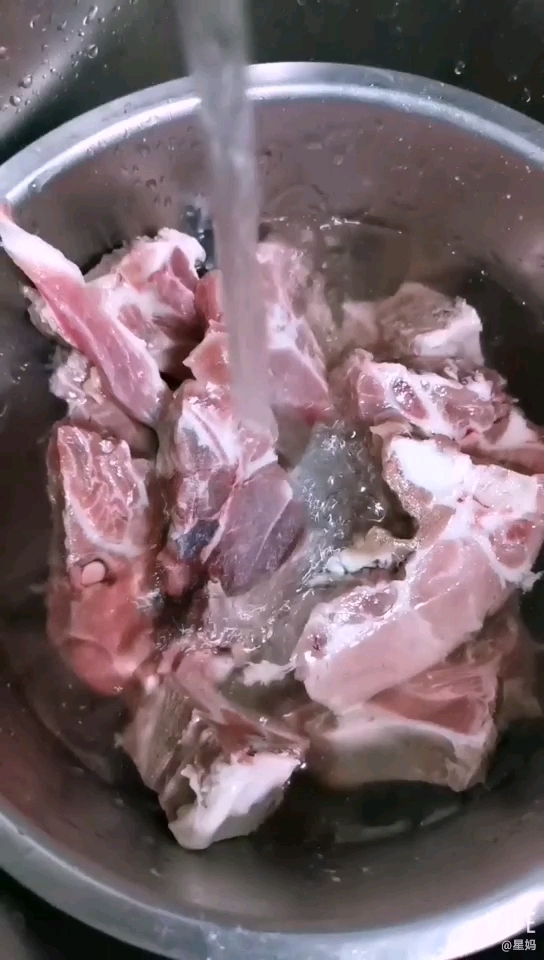 蘿卜燉牛骨的做法-家常味燉菜譜