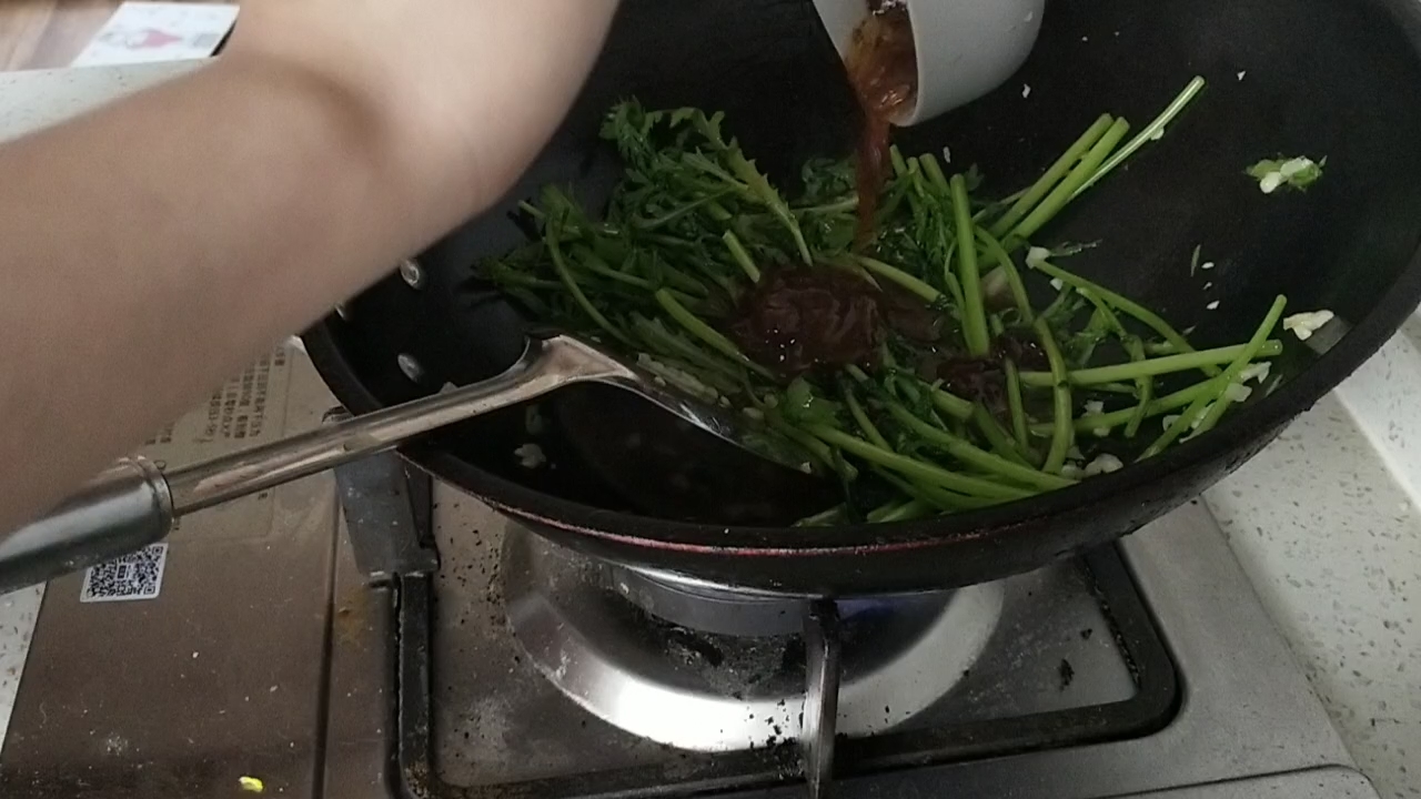 醬味茼蒿(偏甜口)的做法-家常味炒菜譜-易網健康養生網 醬味茼蒿(偏甜口)的做法-家常味炒菜譜