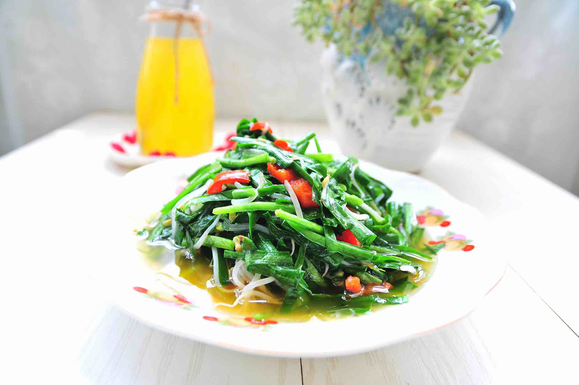 綠豆芽炒韭菜的做法-家常味炒菜譜-易網健康養生網 綠豆芽炒韭菜的做法-家常味炒菜譜