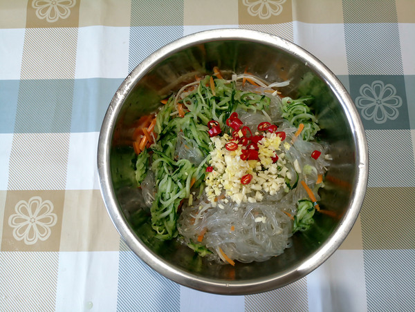 雜拌粉條的做法-香辣味拌菜譜-易網(wǎng)健康養(yǎng)生網(wǎng) 雜拌粉條的做法-香辣味拌菜譜