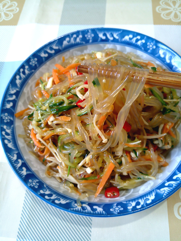 雜拌粉條的做法-香辣味拌菜譜-易網(wǎng)健康養(yǎng)生網(wǎng) 雜拌粉條的做法-香辣味拌菜譜
