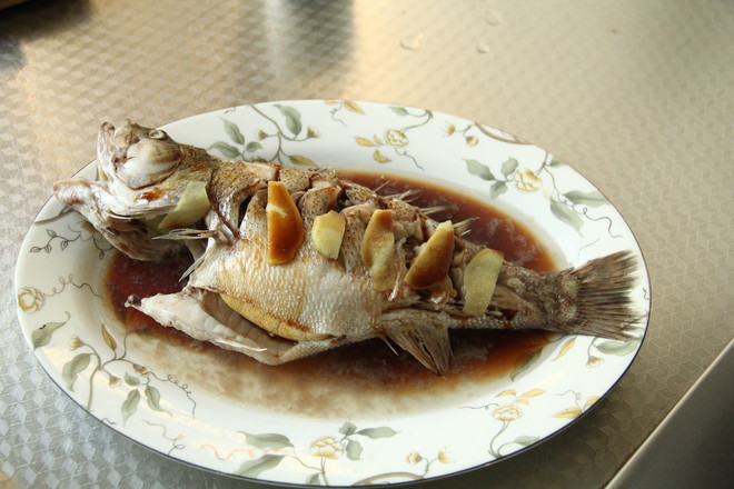 澆汁清蒸鱸魚的做法-咸鮮味蒸菜譜