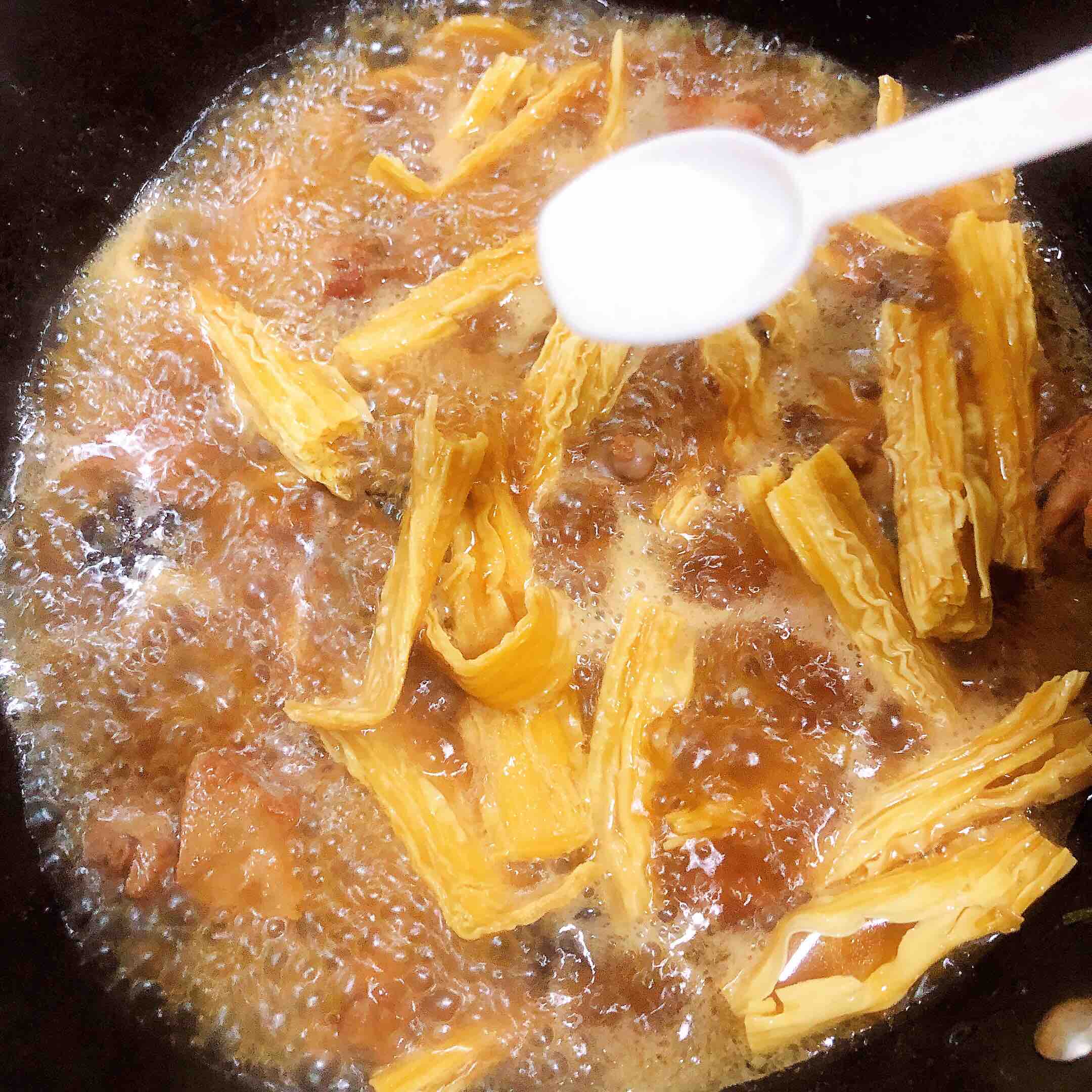 紅燒腐竹鴨肉的做法-咸鮮味燉菜譜-易網(wǎng)健康養(yǎng)生網(wǎng) 紅燒腐竹鴨肉的做法-咸鮮味燉菜譜