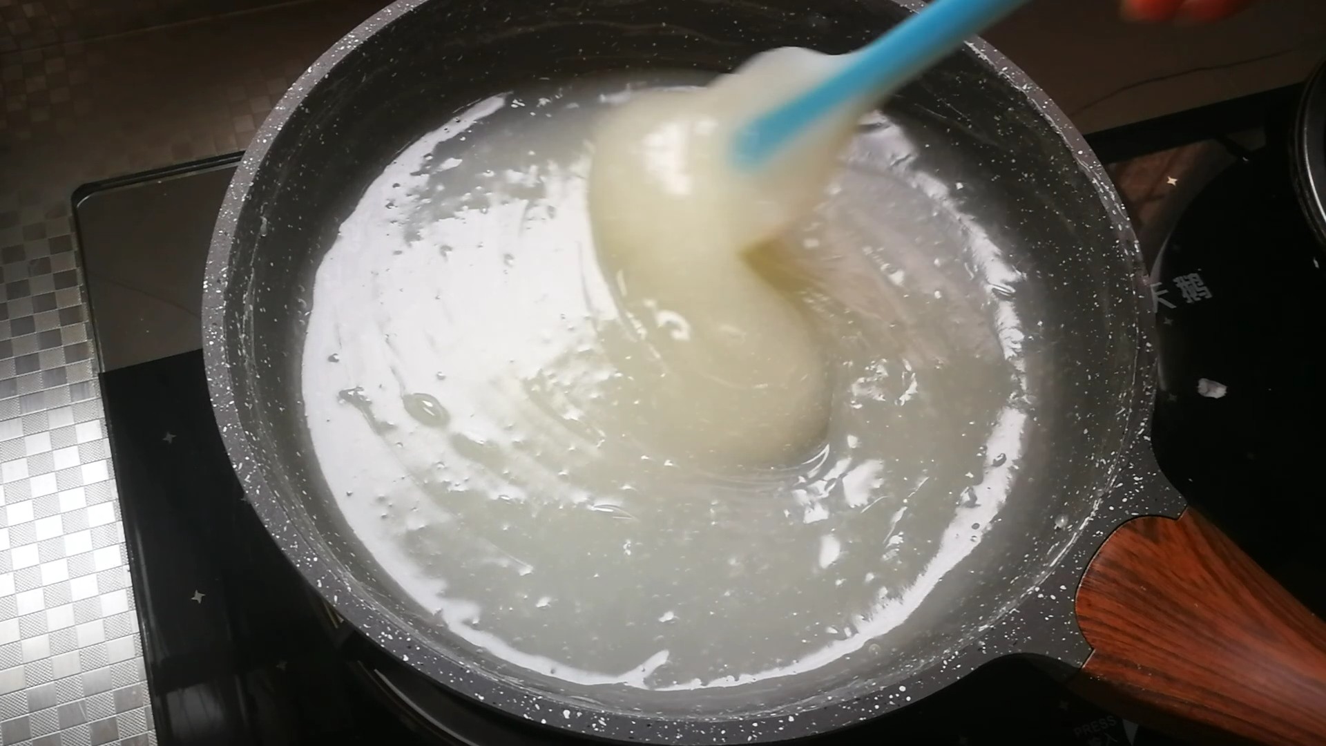 手工涼粉的做法-家常味拌菜譜