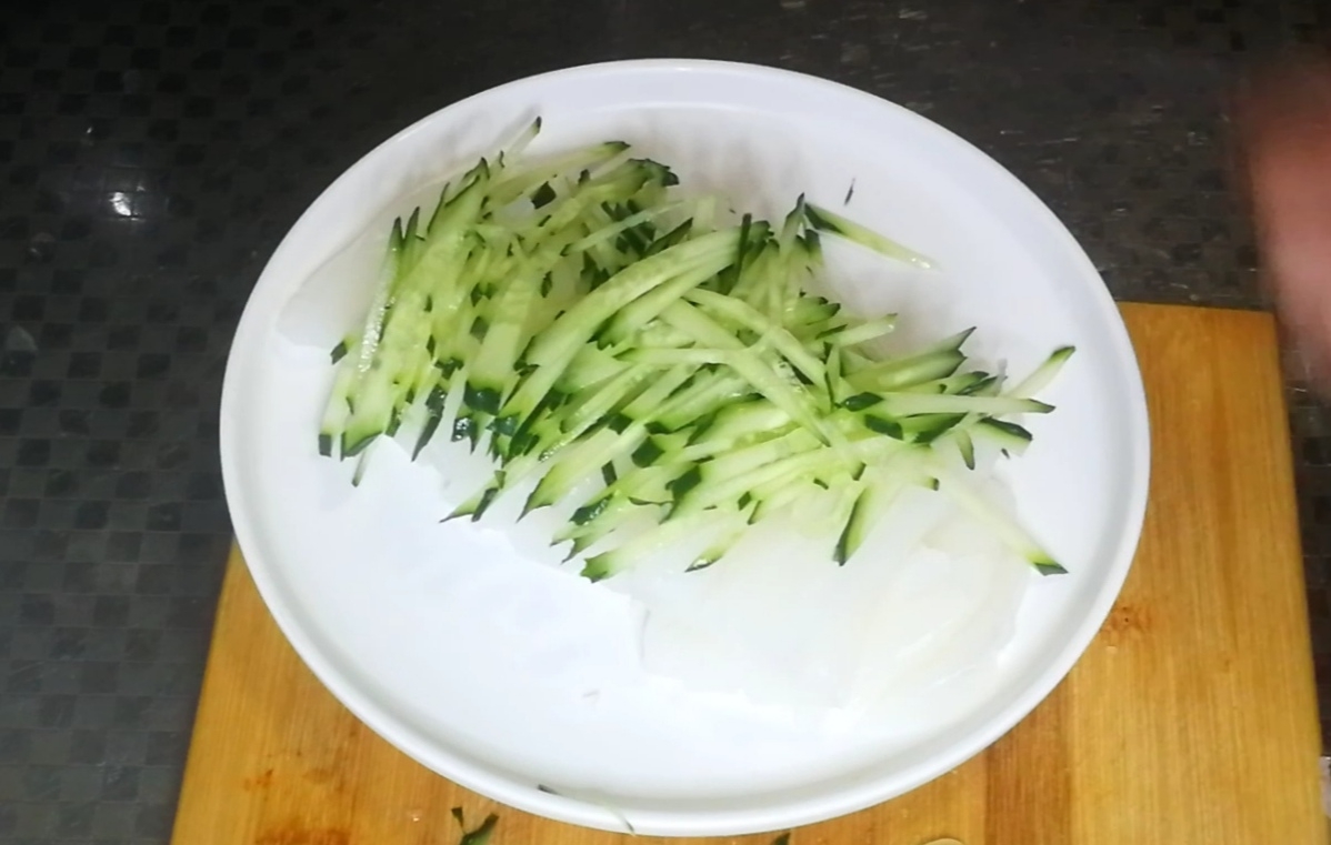 手工涼粉的做法-家常味拌菜譜