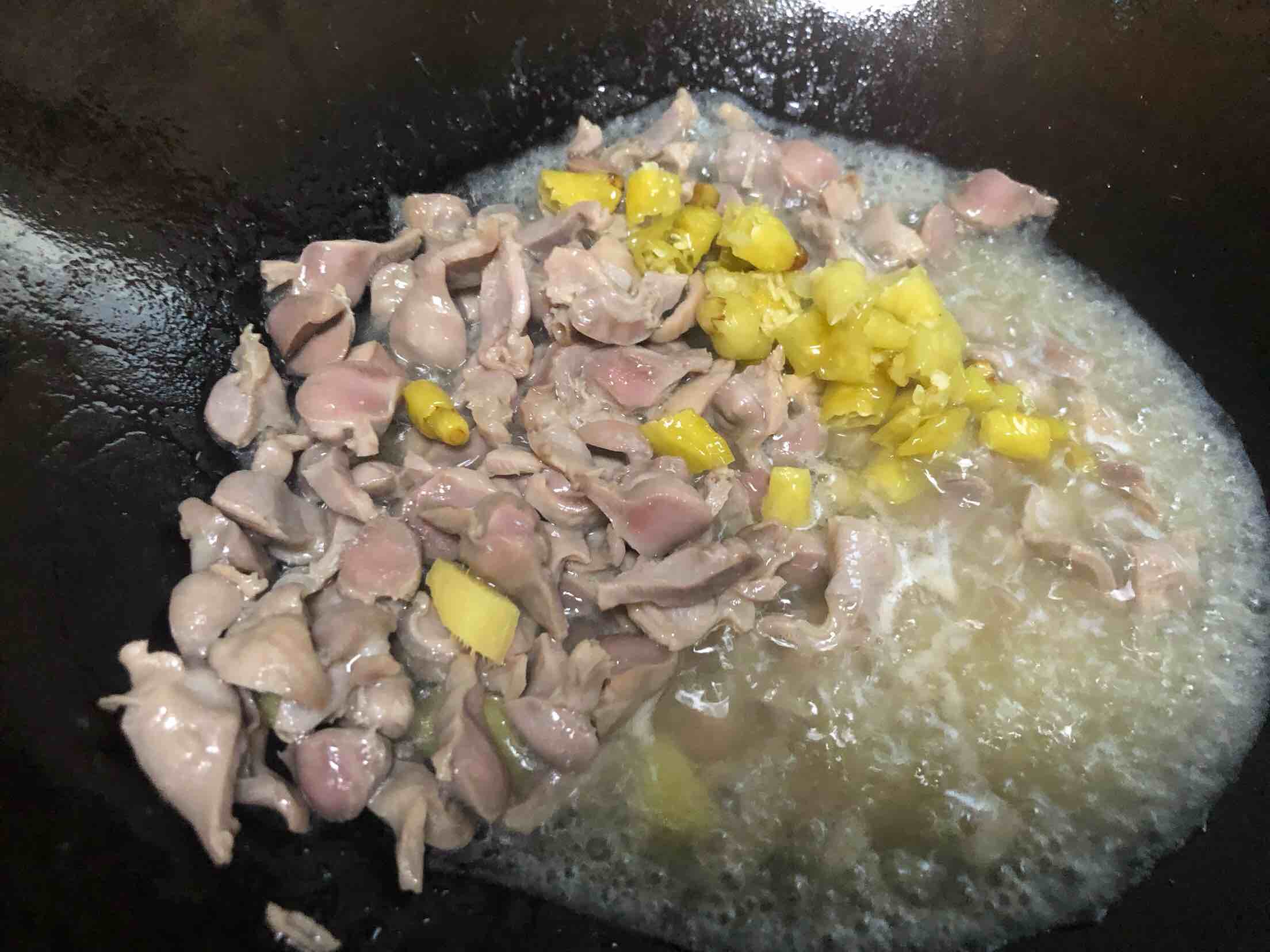 辣椒炒雞肫的做法-家常味炒菜譜