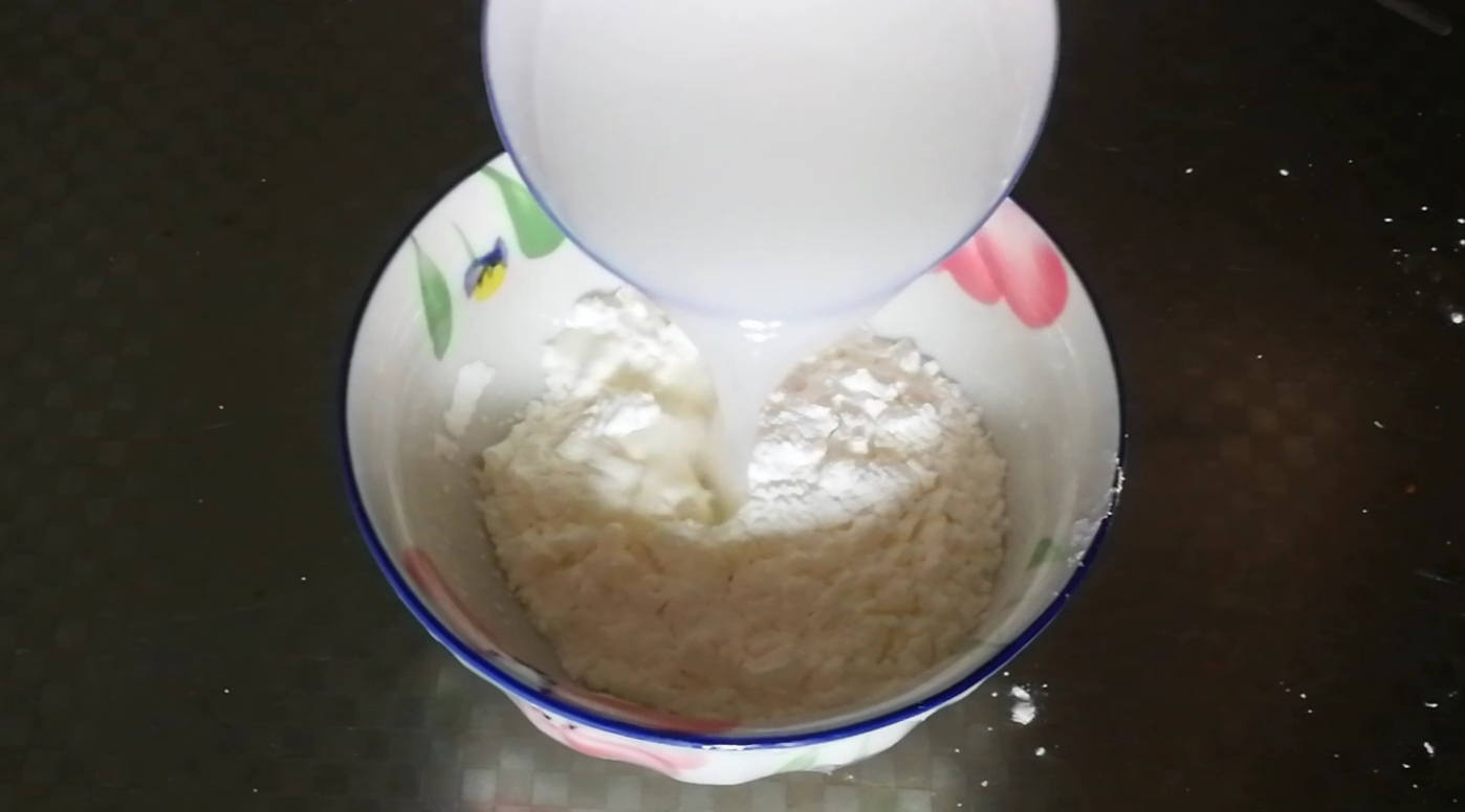 手工涼粉的做法-家常味拌菜譜