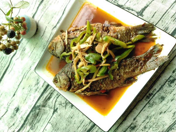 仔姜青椒鯽魚的做法-香辣味燒菜譜-易網(wǎng)健康養(yǎng)生網(wǎng) 仔姜青椒鯽魚的做法-香辣味燒菜譜