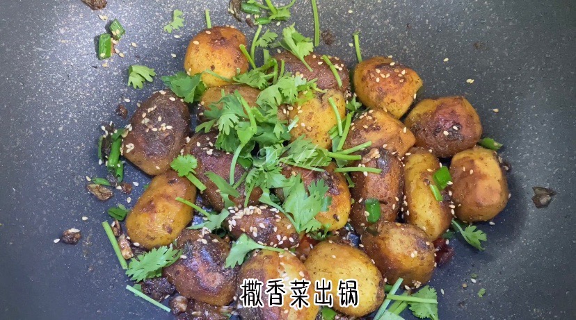 外脆里糯，秒殺路邊攤的香煎小土豆的做法-其它口味煎菜譜
