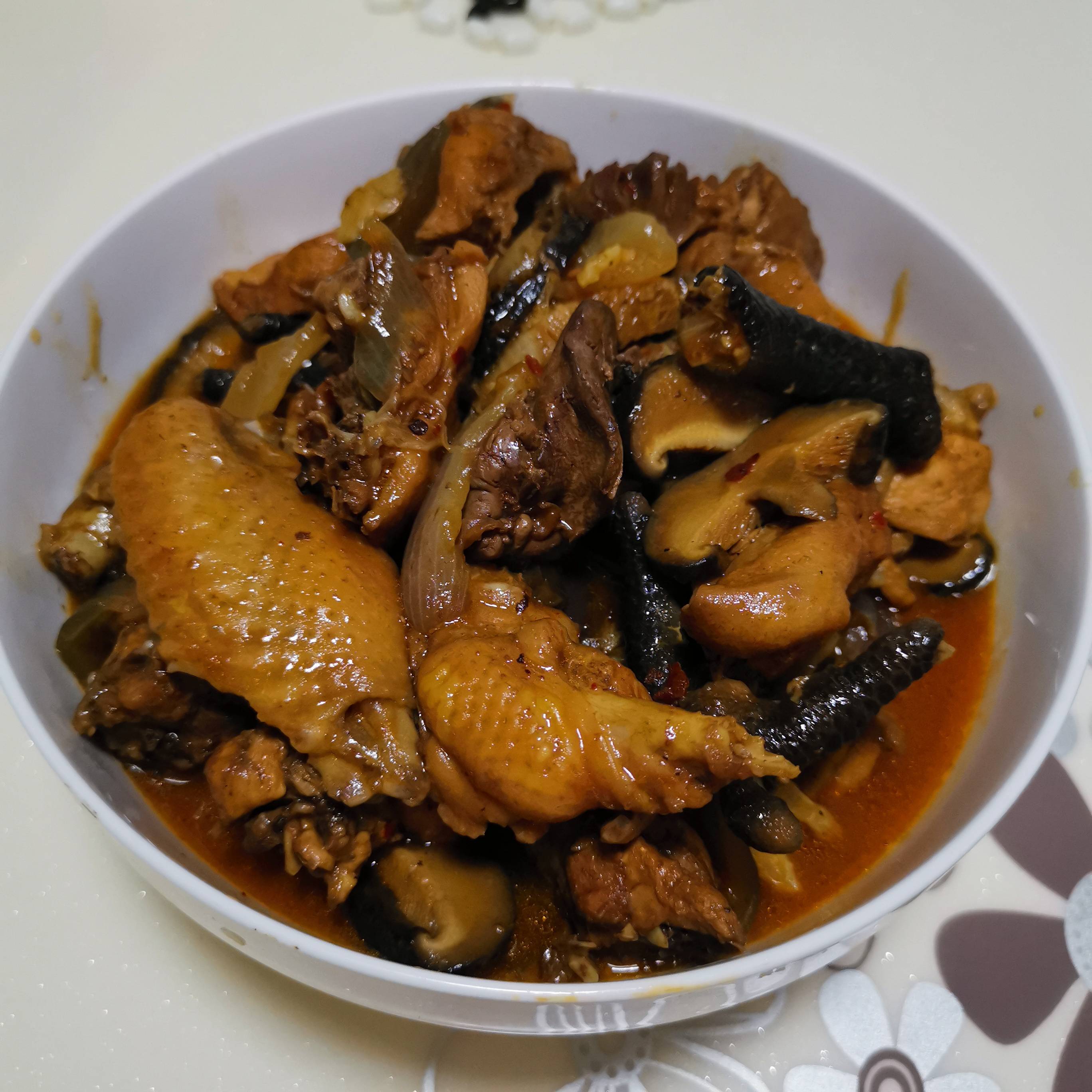 洋蔥冬菇燜雞的做法-咸鮮味燜菜譜