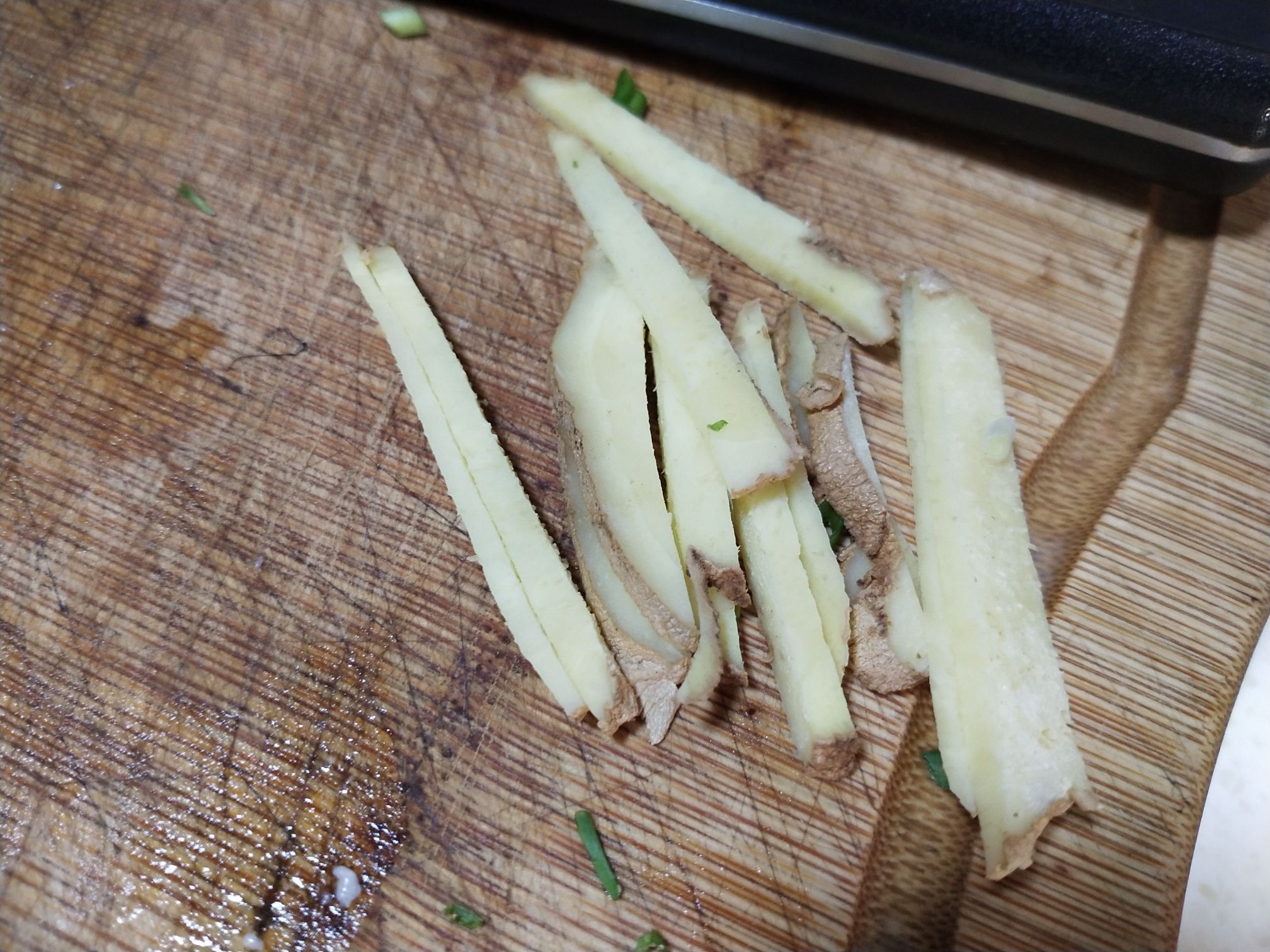 蒜薹燒鱔魚的做法-家常味燒菜譜